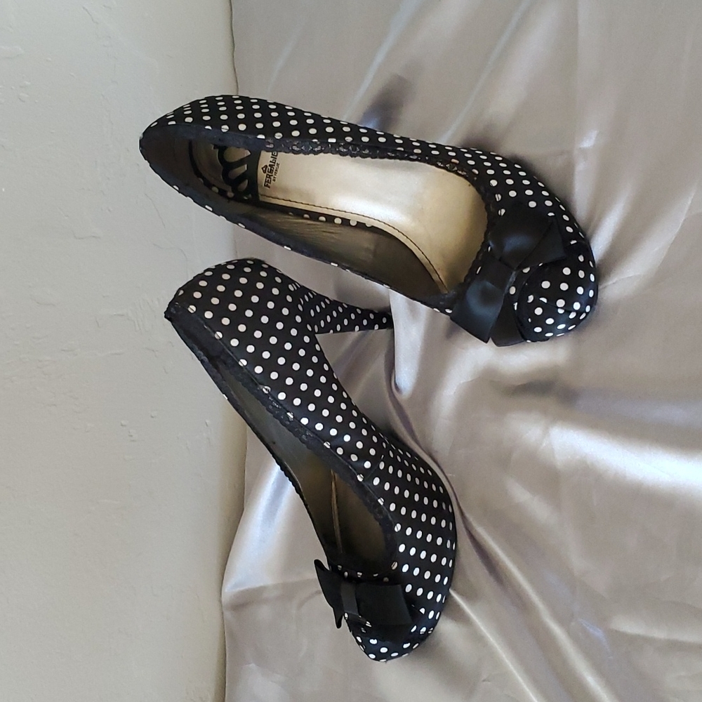 Black and white polka dot heels satin Fergalicious by Fergie heels 10  lace trim